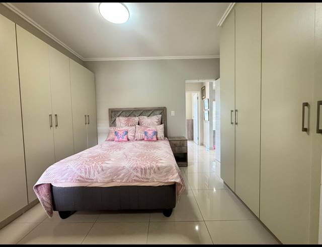 2 BEDROOM APARTMENT FOR SALE IN UMHLANGA RIDGE